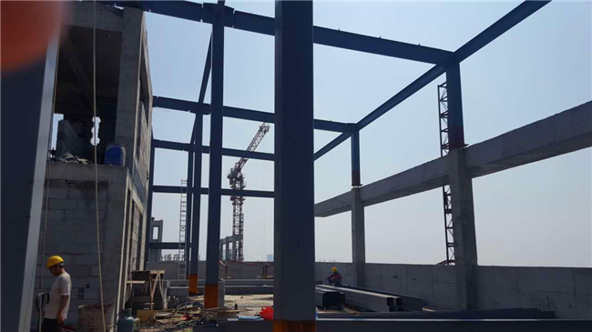 鋼結(jié)構(gòu)廠房建單層還是雙層好？